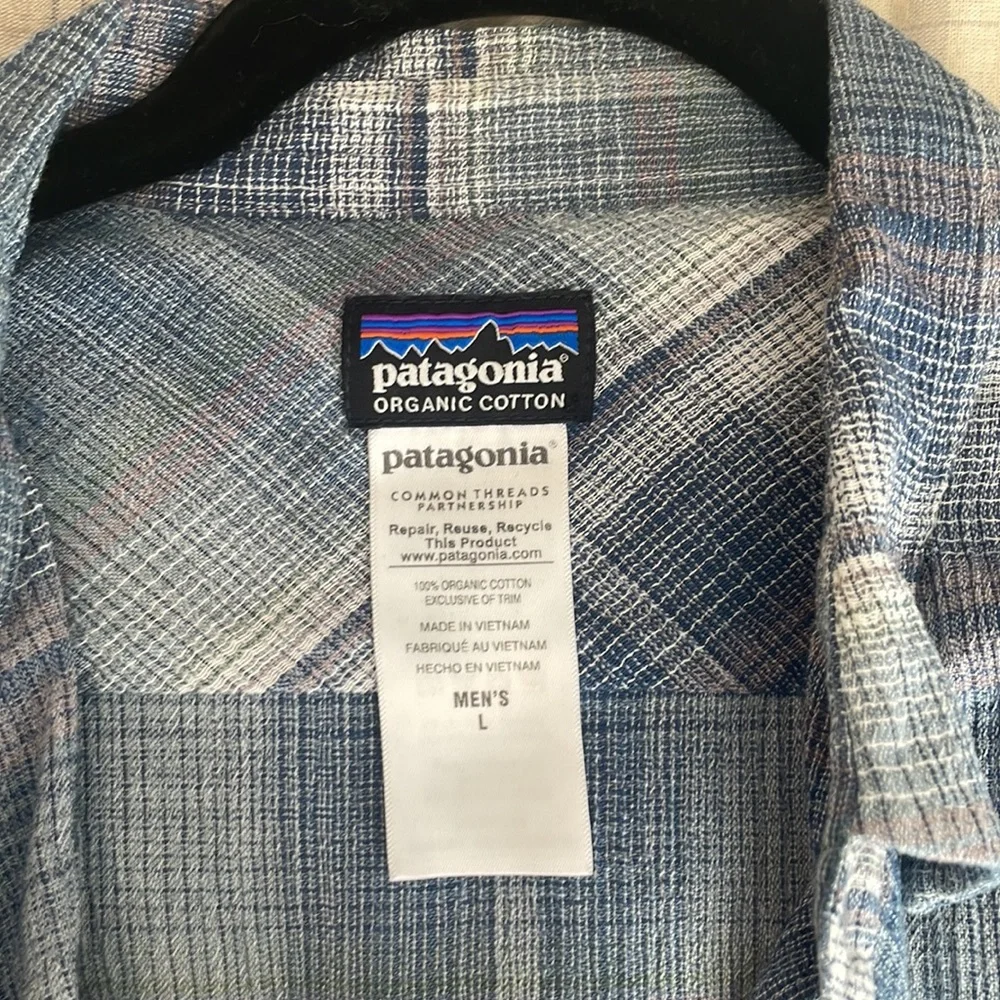 Comfortable Patagonia Button Down - Picture 2 of 3